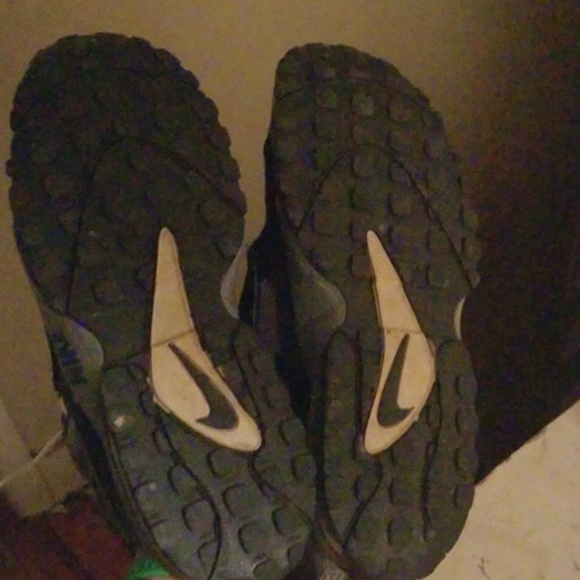 Nike turf shoes, WILL CONSIDER ALL OFFERS - Picture 3 of 4